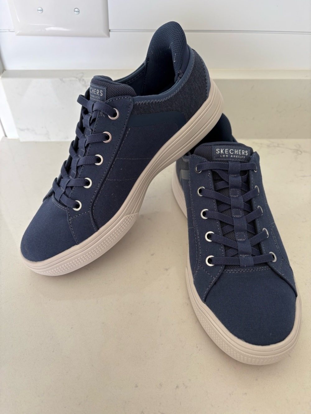 NWOT Women’s SKECHERS Navy Canvas Arcade Arch Fit Slip Ins Shoes (9.5)